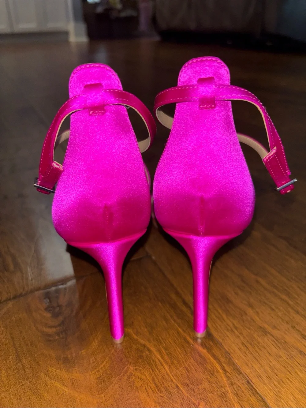 Jewel Badgley Mischka Sz 7 Strappy Satin High Heel Sandals in Fuchsia